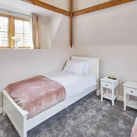 Host & - 11 Bakehouse Yard