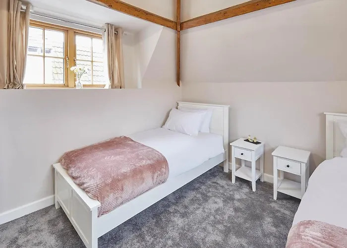 Host & - 11 Bakehouse Yard