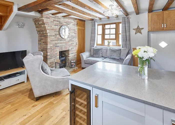 Host & - 11 Bakehouse Yard *