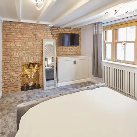 Дом отдыха Host & - 11 Bakehouse Yard *