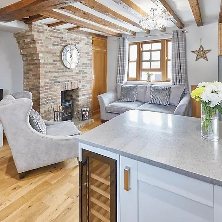 Host & - 11 Bakehouse Yard *